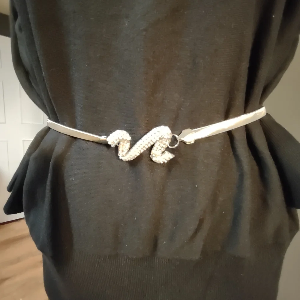 💎Host Pick💎 Gold colored stretchy belt with beaded and rhinestone buckle - Picture 7 of 10